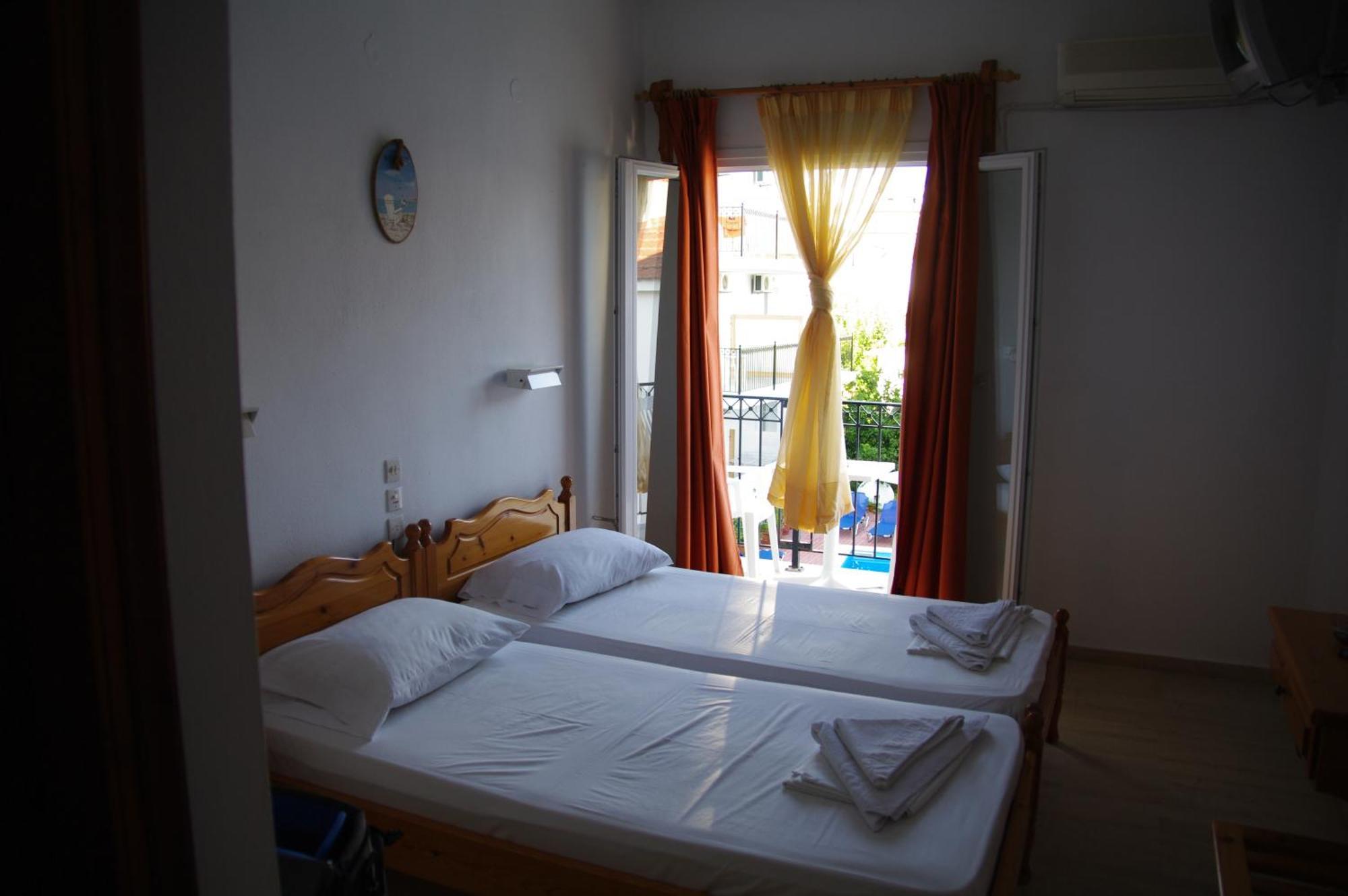 Hotel Marlton Skiathos Town Exterior photo