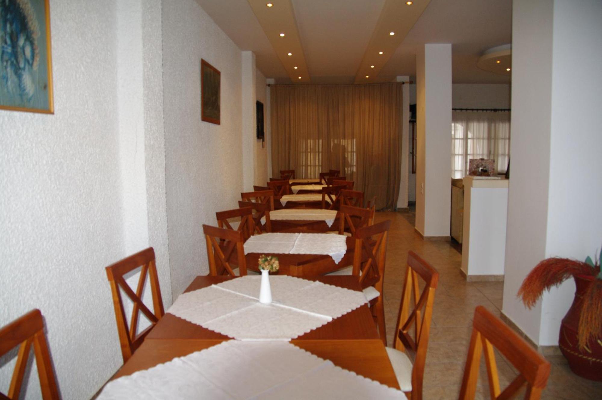 Hotel Marlton Skiathos Town Exterior photo