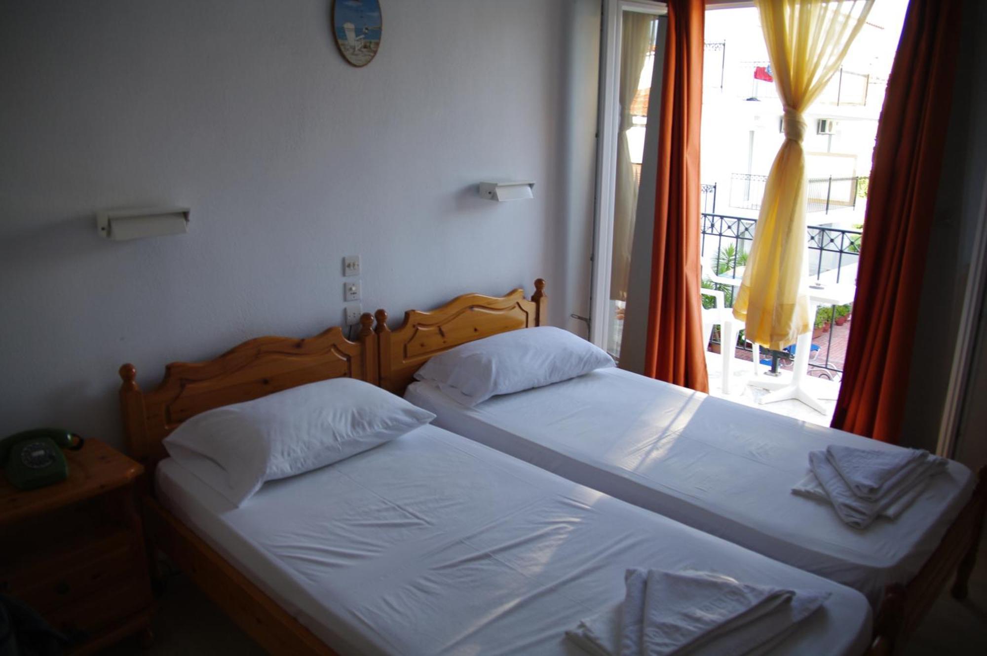 Hotel Marlton Skiathos Town Exterior photo